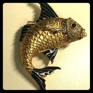 JACKIE ORR VINTAGE BROOCH.